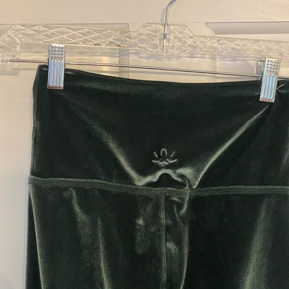 Beyond Yoga Velvet Velour Motion High Waisted Midi Legging 33531 - Picture 8 of 16